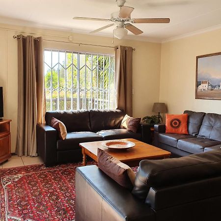 Pine Tree Lodge Midrand Bagian luar foto