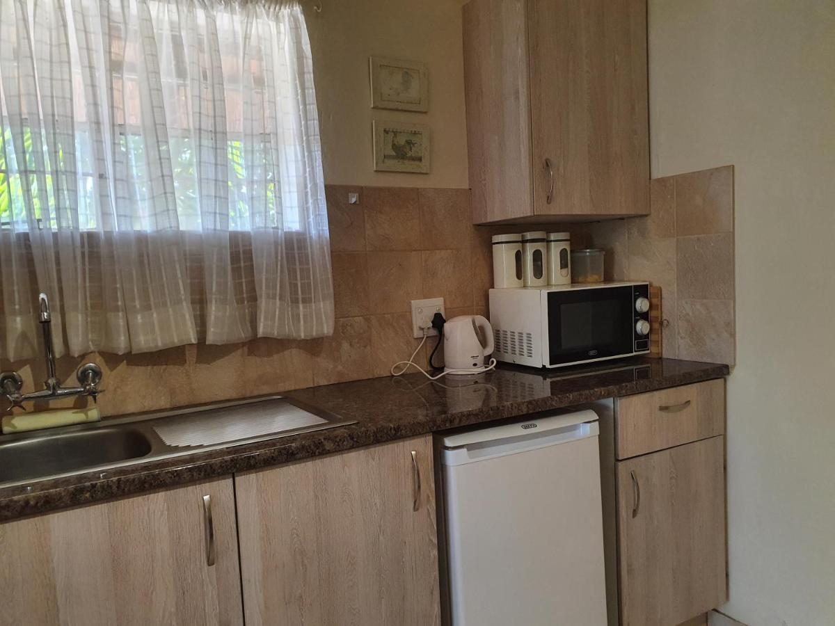 Pine Tree Lodge Midrand Bagian luar foto