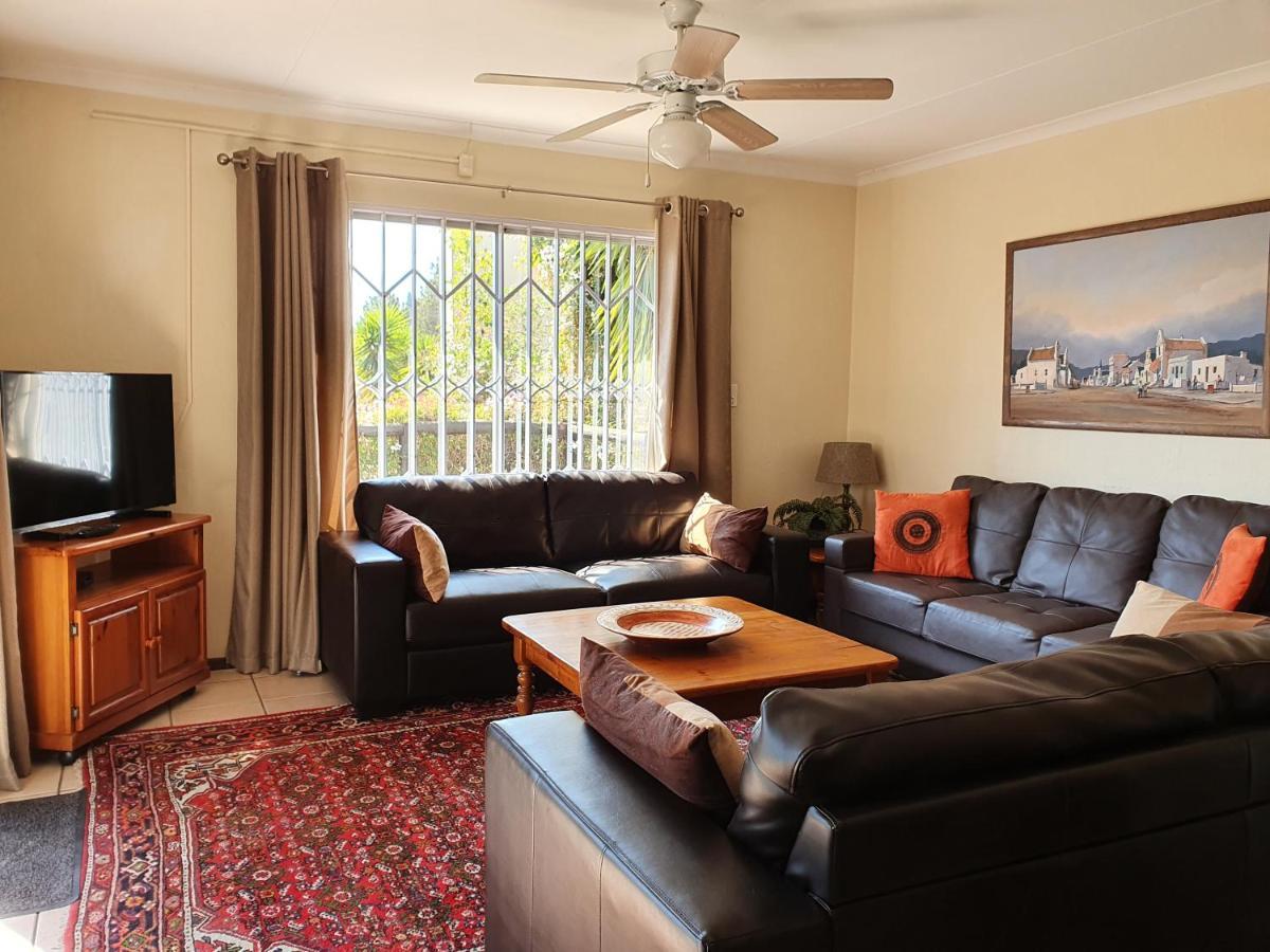 Pine Tree Lodge Midrand Bagian luar foto