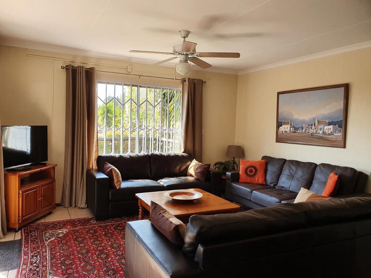 Pine Tree Lodge Midrand Bagian luar foto