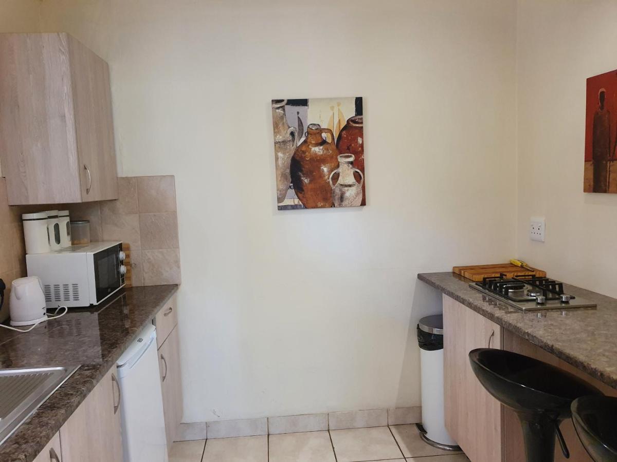 Pine Tree Lodge Midrand Bagian luar foto