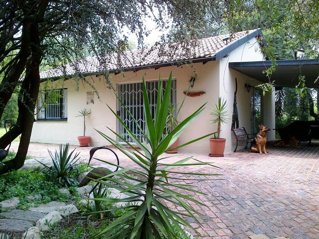Pine Tree Lodge Midrand Bagian luar foto