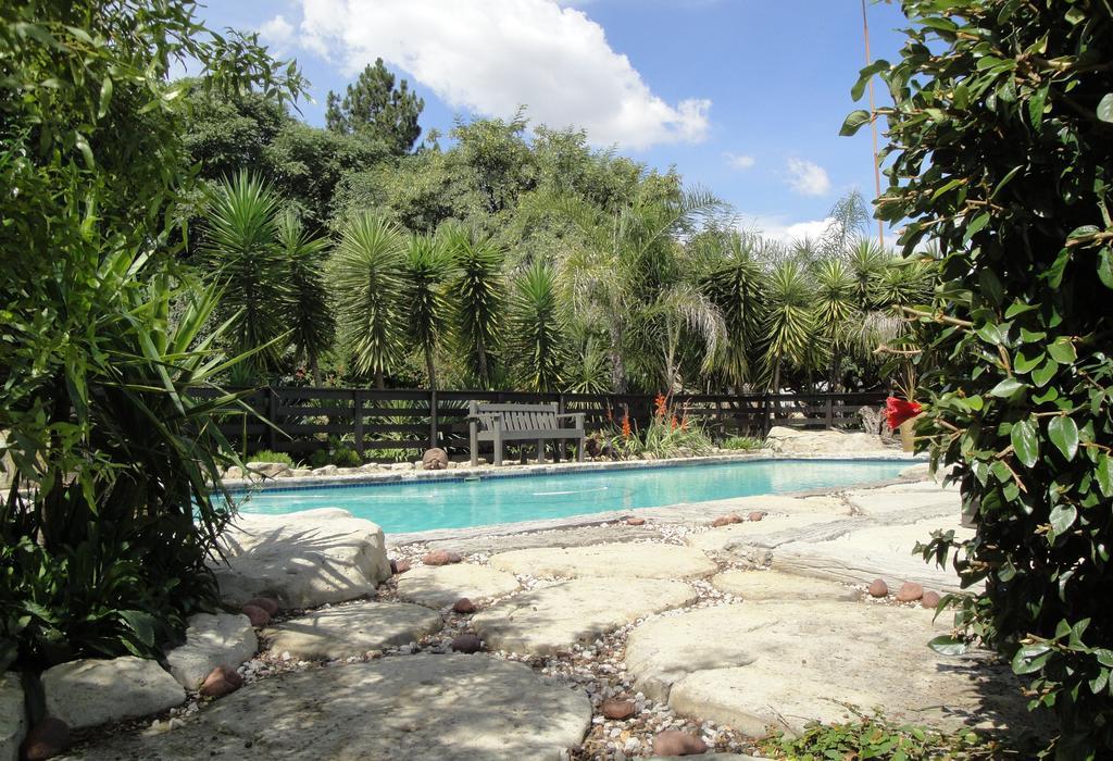Pine Tree Lodge Midrand Bagian luar foto