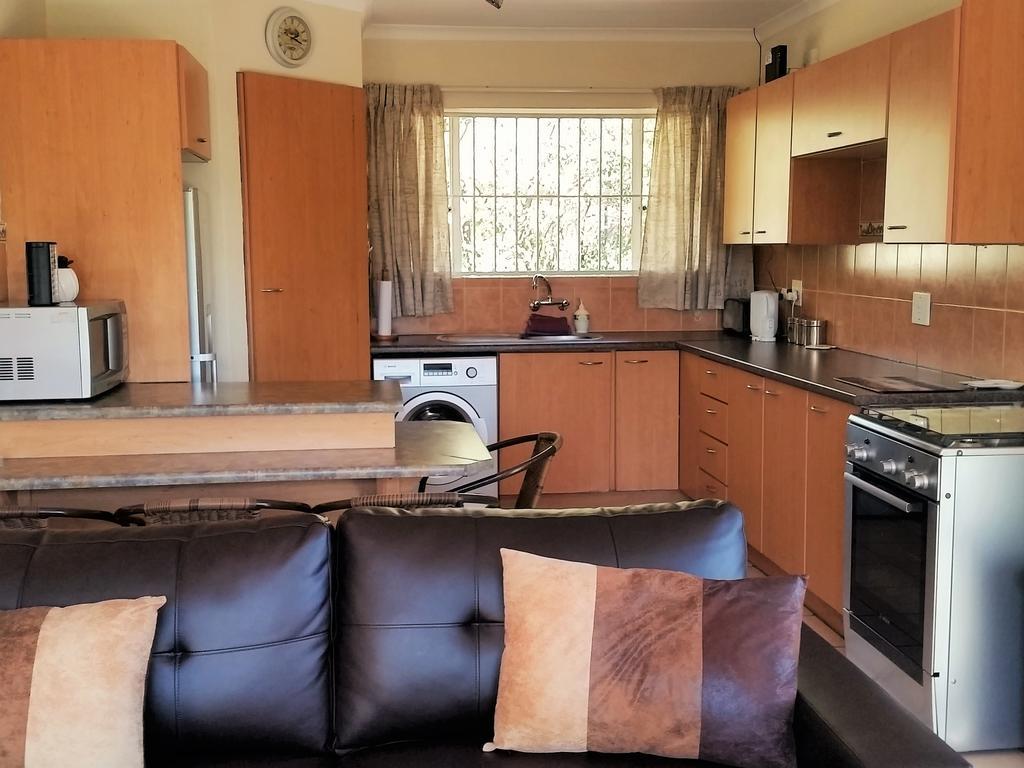 Pine Tree Lodge Midrand Bagian luar foto