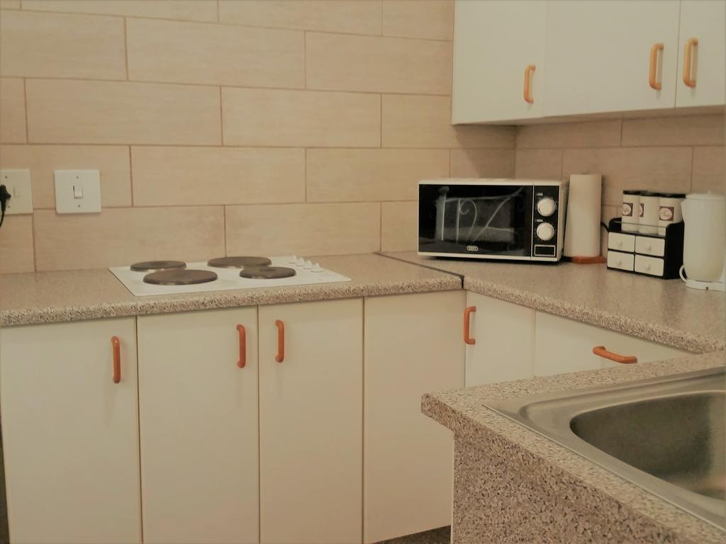Pine Tree Lodge Midrand Bagian luar foto