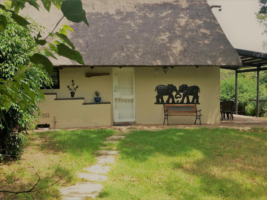 Pine Tree Lodge Midrand Bagian luar foto