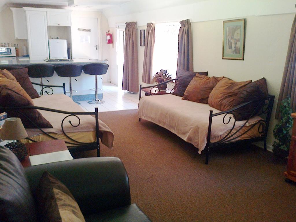 Pine Tree Lodge Midrand Ruang foto