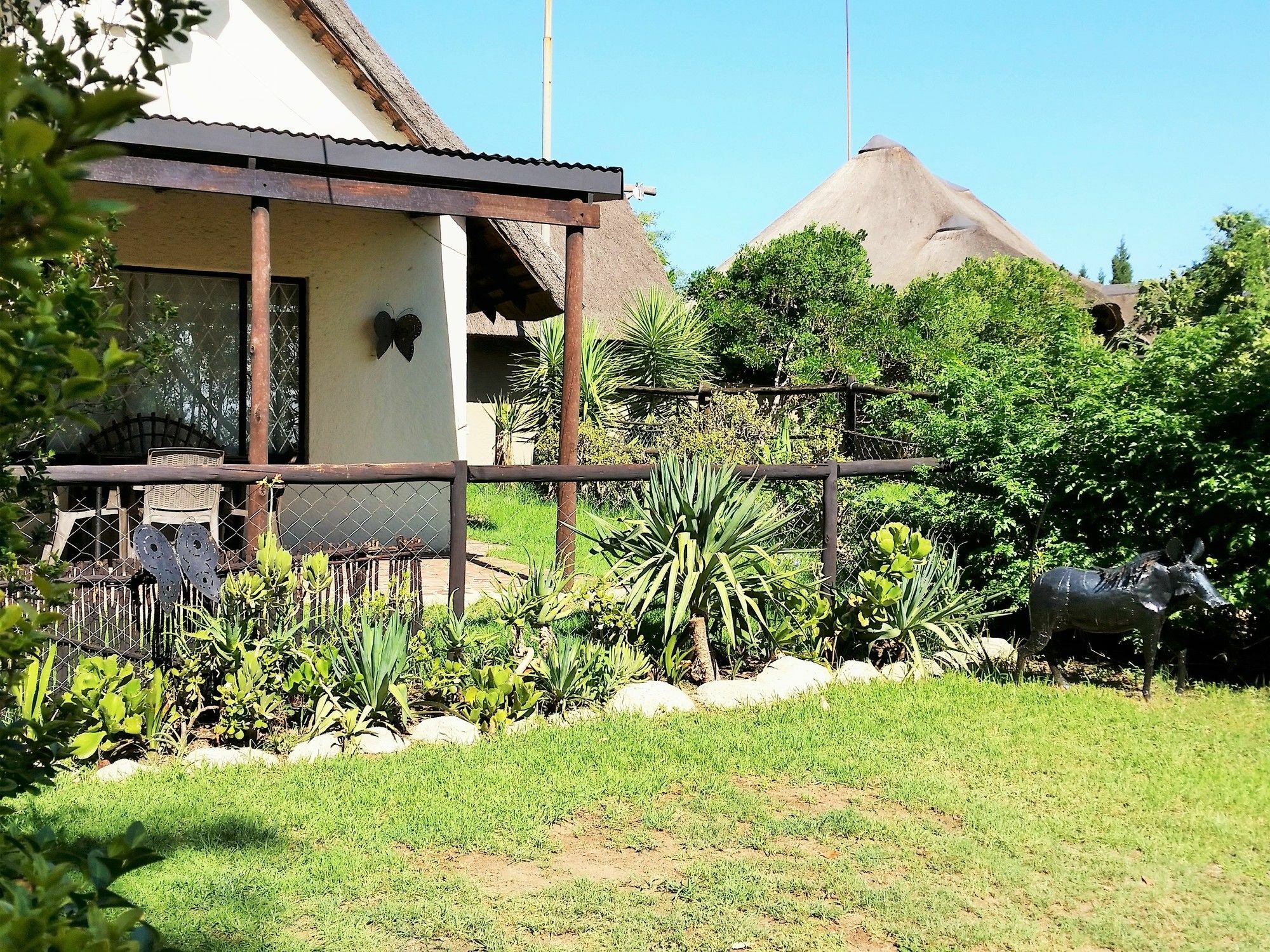 Pine Tree Lodge Midrand Bagian luar foto